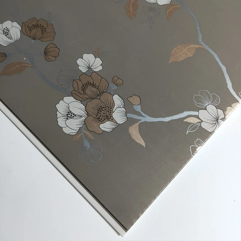 Как потолочная панель из ПВХ горячего тиснения улучшает дизайн интерьера и повышает его долговечность?